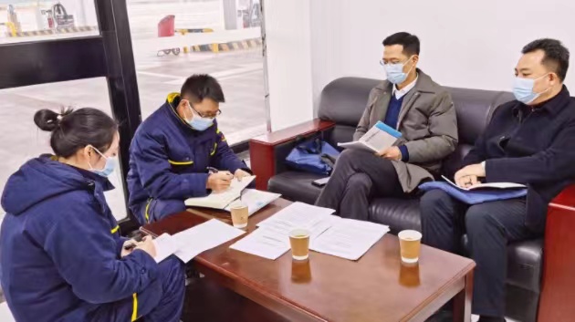 1674033042780252.jpg 蜀交航油公司開展歲末年初安全檢查暨送溫暖活動照片2.jpg