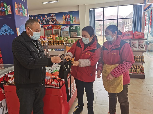 1.平昌+拾金不昧 獲錦旗 (1).JPG