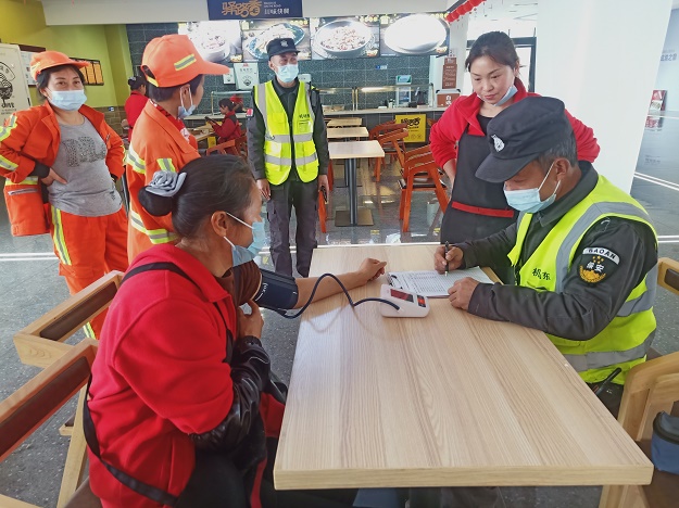 機場東服務區+血壓測量活動 (2).jpg