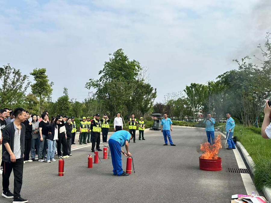 1713406323437155.png 蜀交中油公司成都東加油站聯(lián)合服務(wù)區(qū)開展消防演練及應(yīng)急預(yù)案模擬演練.png