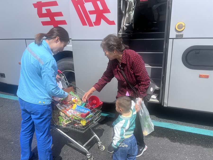 1716777624146694.jpg 停業(yè)不停銷售、停站不停服務(wù)-蜀交中油公司新安加油站在行動.jpg