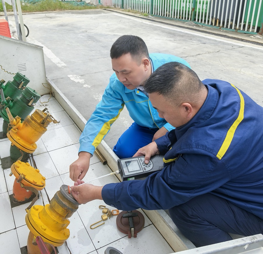 1732588275954422.jpg 蜀交中油公司全力打好污染防治攻堅(jiān)戰(zhàn) 2.jpg