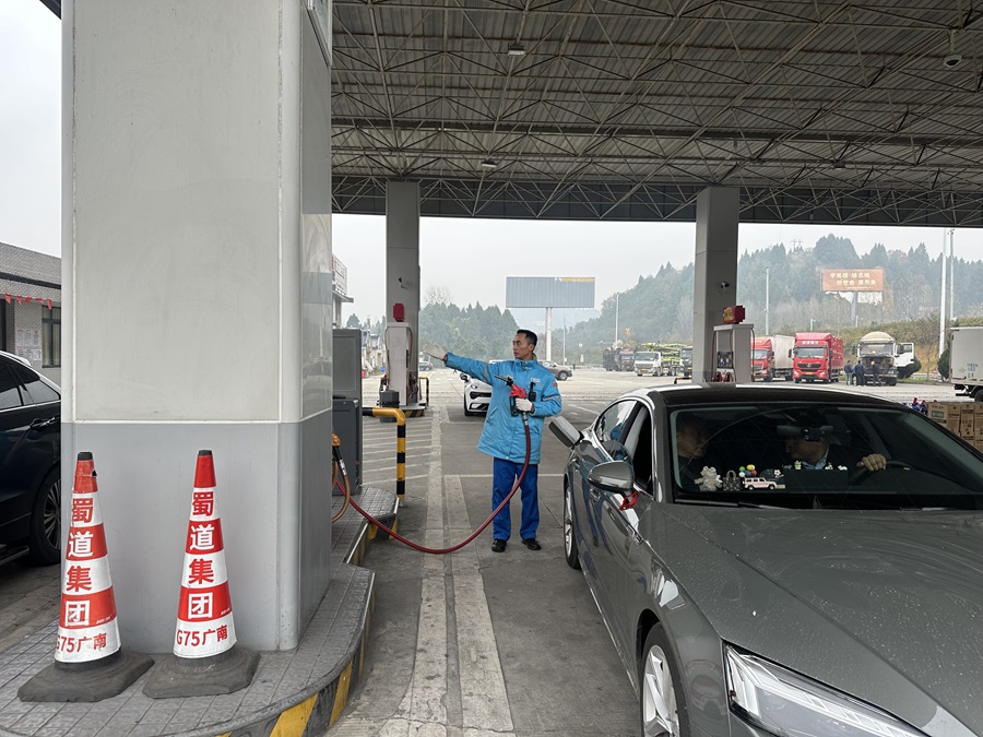 1734919728616476.jpg 蜀交中油公司南部加油站全年銷量破萬噸.jpg