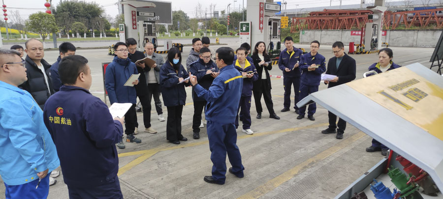 蜀道交通服務(wù)集團牽頭舉辦蜀道集團?；穼Ｎ瘯?025年加油站管理專項安全培訓(xùn)2_1.JPG