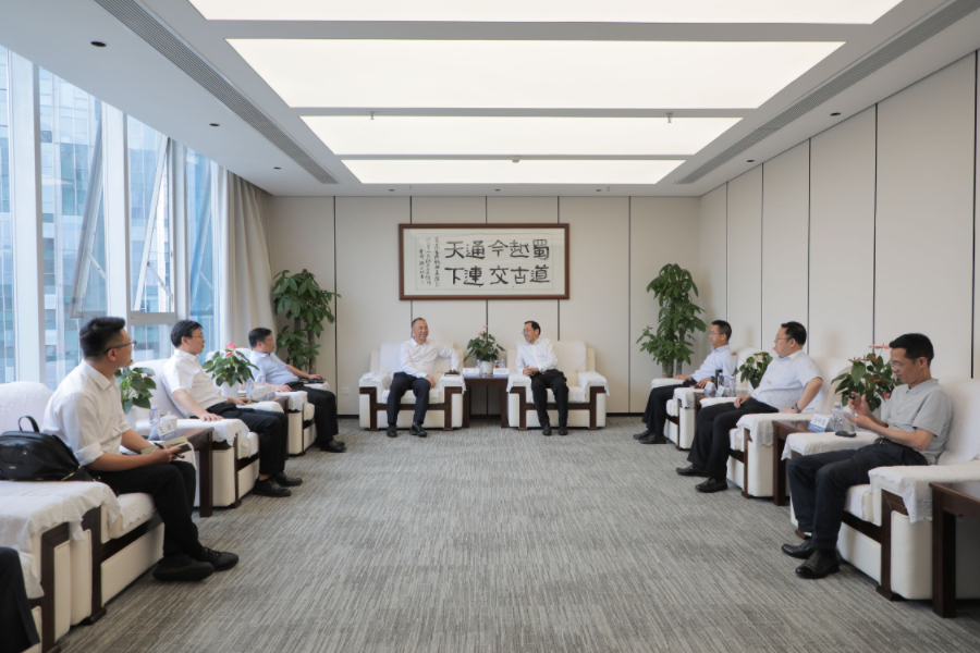 1745486488280207.jpg 蜀道交通服務集團與中國航油石油公司舉行工作座談照片1.jpg