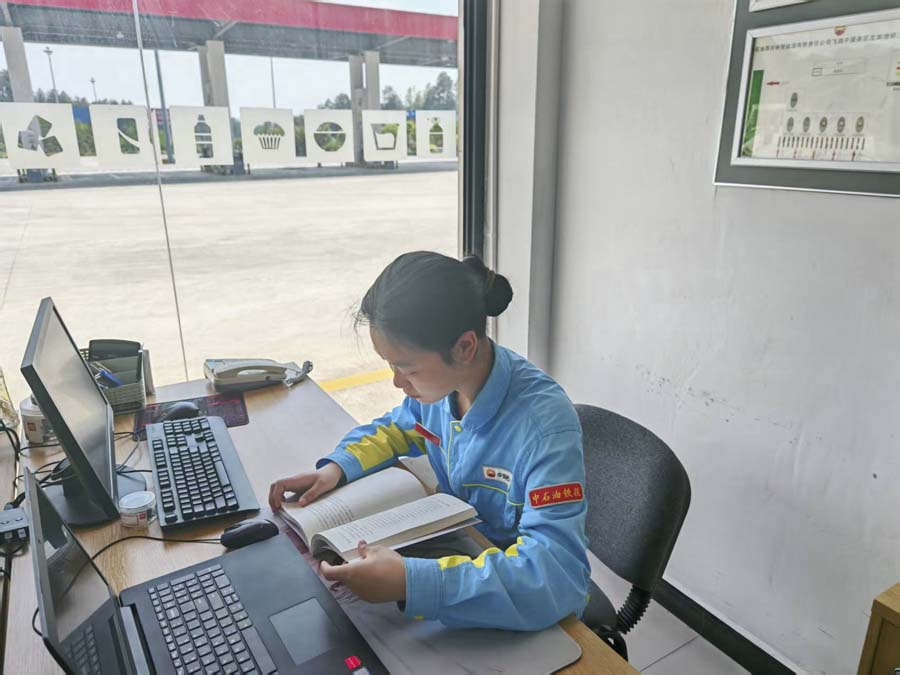 1747212566340983.jpg 袁婷婷_1.JPG