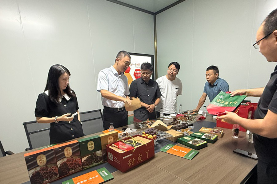 1756711877394213.jpg 蜀道傳媒助力樂山、彭州農特產品電商發展 (900).jpg